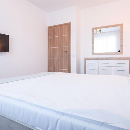 Serene Flat Apartment Oradea Luaran gambar