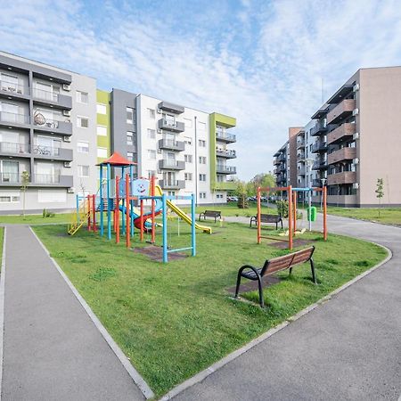 Serene Flat Apartment Oradea Luaran gambar