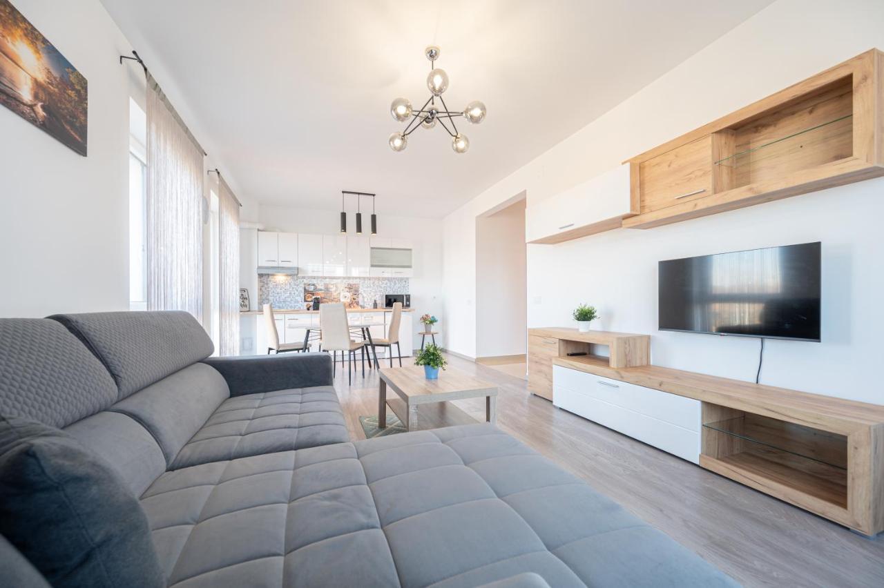 Serene Flat Apartment Oradea Luaran gambar