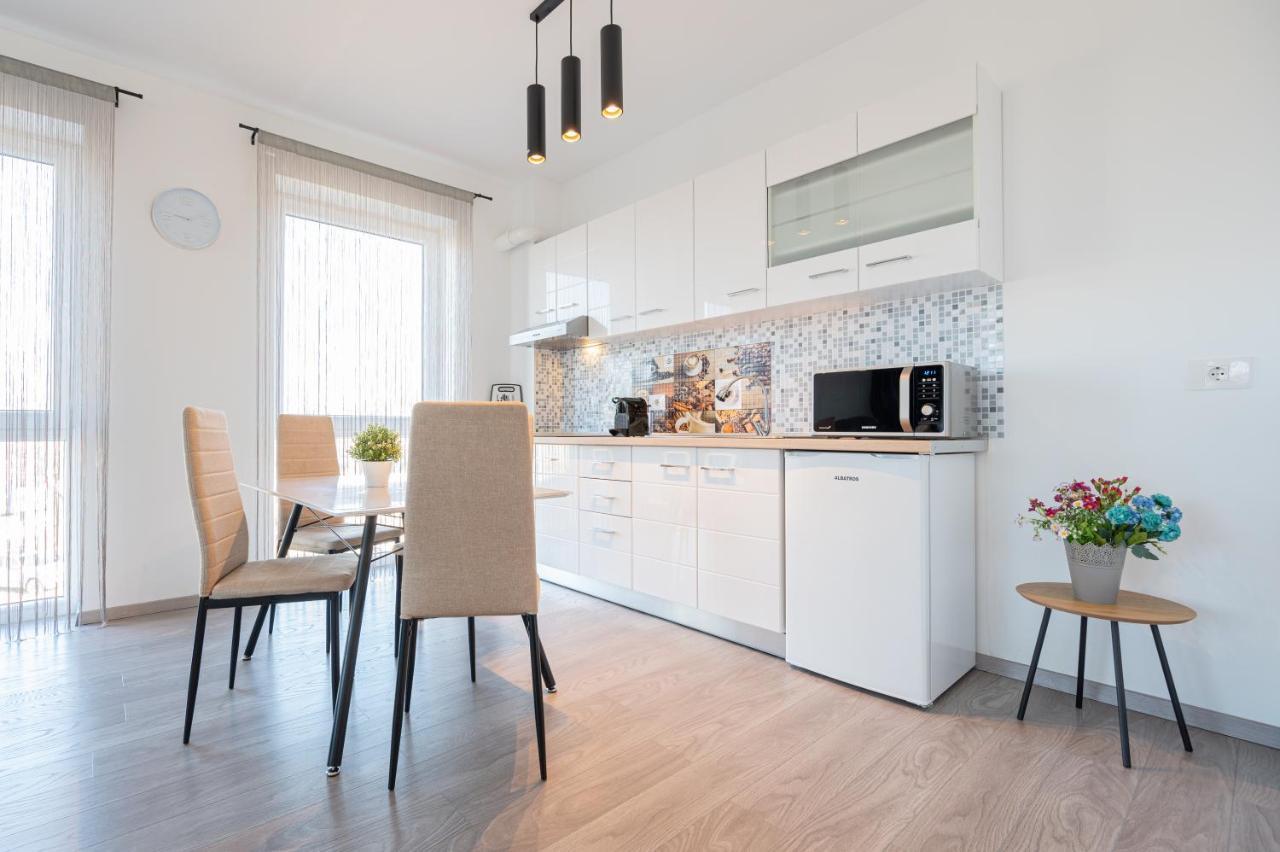 Serene Flat Apartment Oradea Luaran gambar